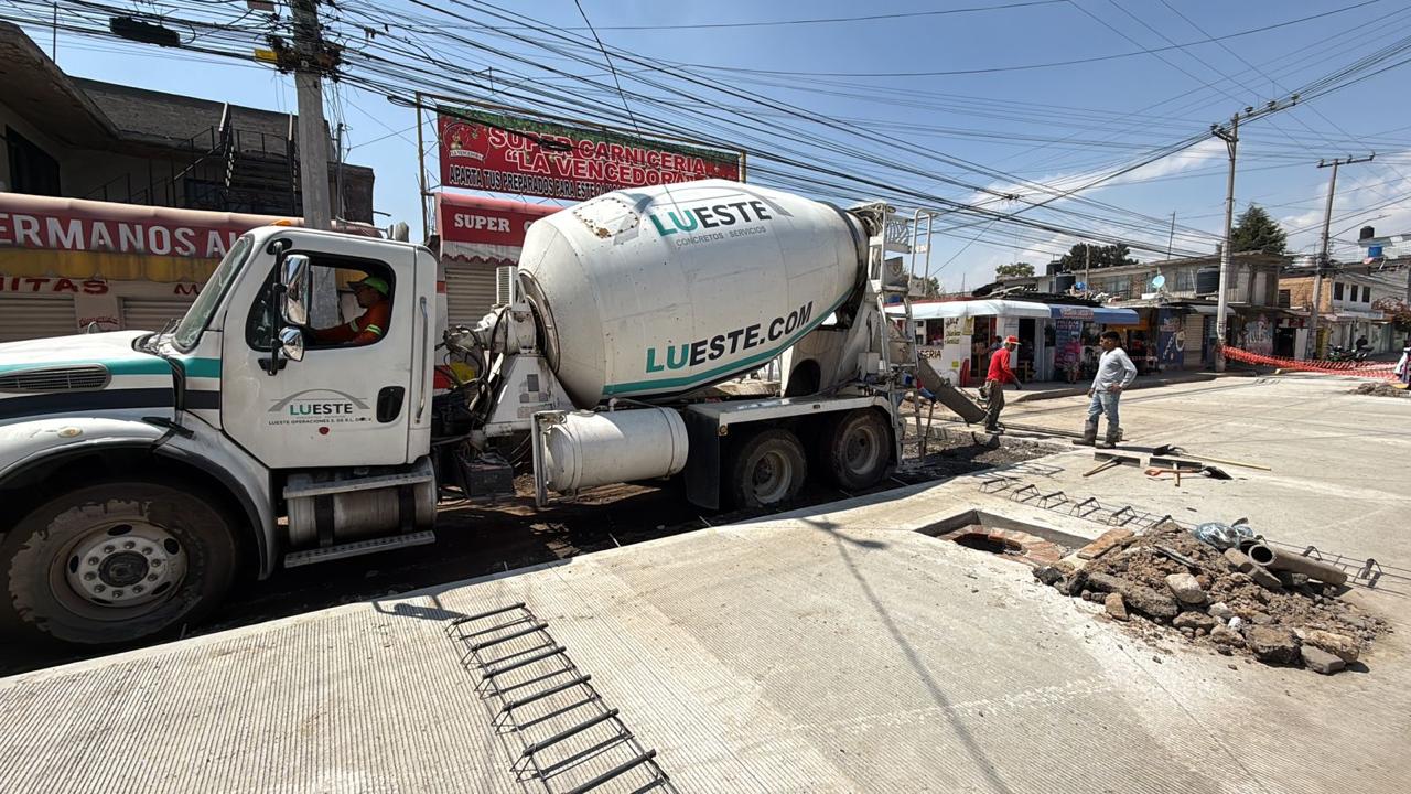 Servicio de bomba de concreto en obra grande, Estado de México